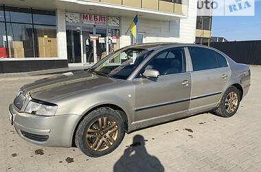 Седан Skoda Superb 2004 в Снятине