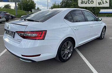 Седан Skoda Superb 2016 в Киеве