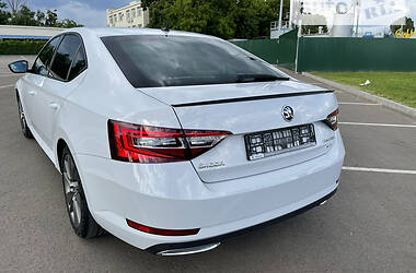 Седан Skoda Superb 2016 в Киеве