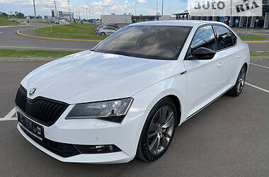 Седан Skoda Superb 2016 в Киеве