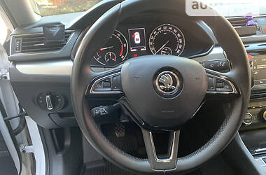 Седан Skoda Superb 2015 в 