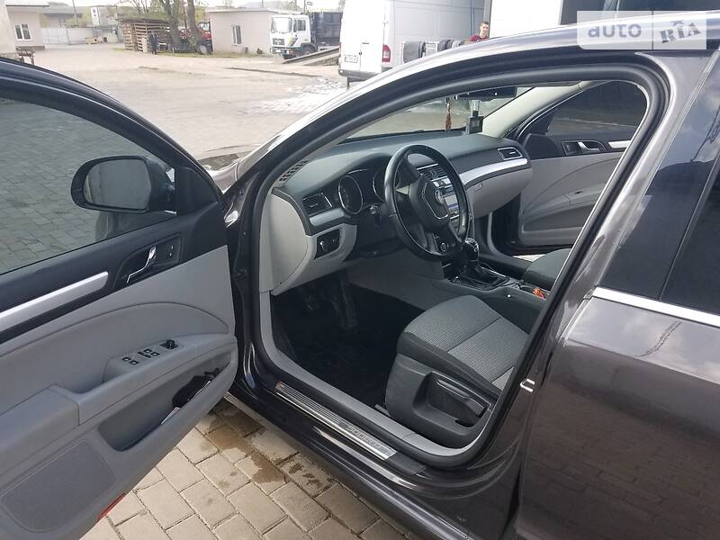 Седан Skoda Superb 2010 в Ивано-Франковске