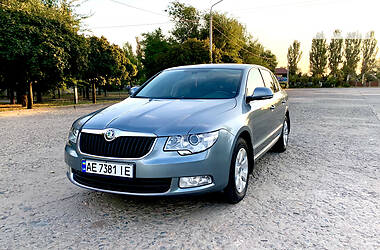 Седан Skoda Superb 2011 в Кривом Роге