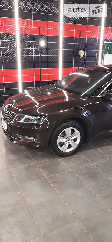 Хэтчбек Skoda Superb 2016 в Кривом Роге
