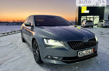 Седан Skoda Superb 2015 в Мукачево