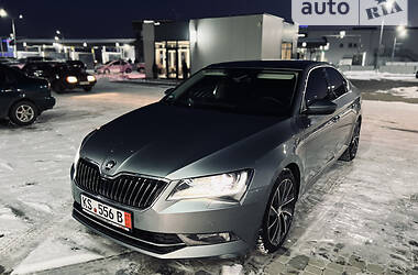 Седан Skoda Superb 2015 в Мукачево