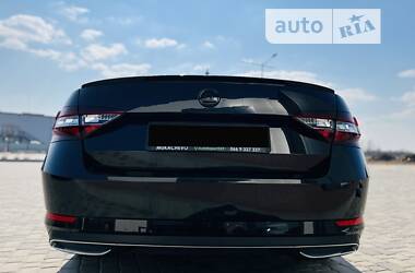 Седан Skoda Superb 2018 в 