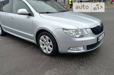 Універсал Skoda Superb 2012 в Дніпрі