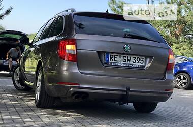 Універсал Skoda Superb 2011 в Дрогобичі