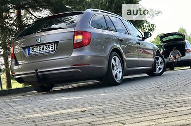 Універсал Skoda Superb 2011 в Дрогобичі