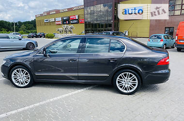 Седан Skoda Superb 2010 в Львове