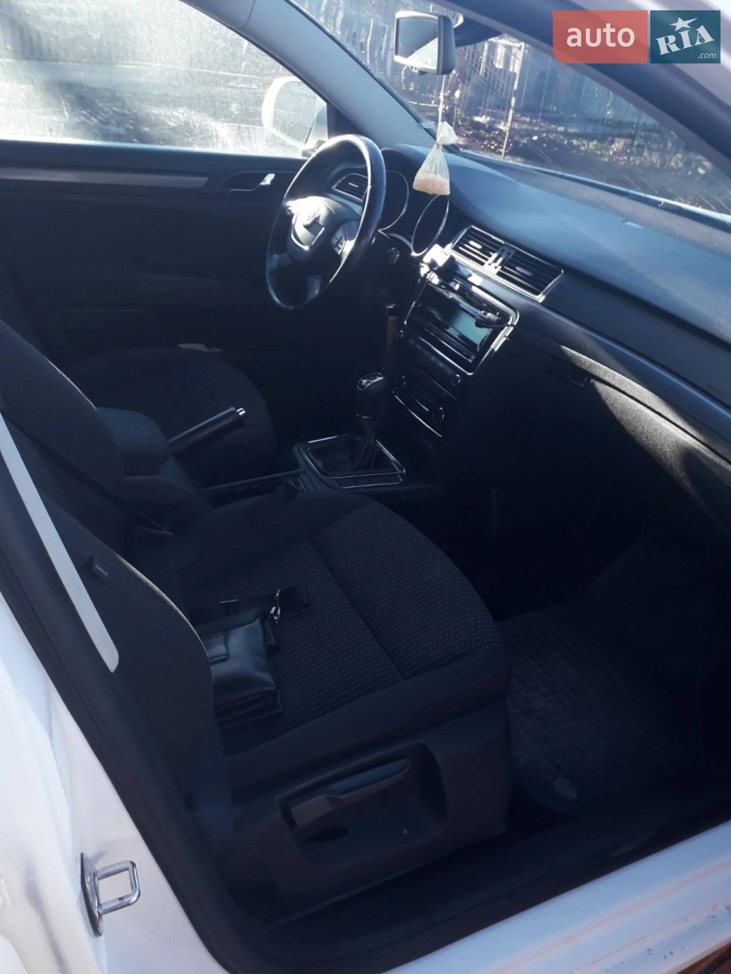 2010 Skoda Superb - мініатюра 13