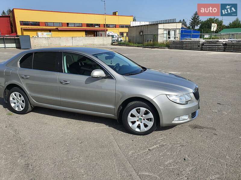 Лифтбек Skoda Superb 2013 в Луцке