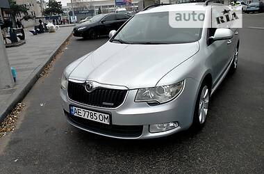 Універсал Skoda Superb 2012 в Дніпрі