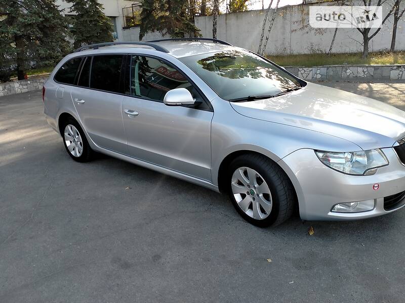 Універсал Skoda Superb 2012 в Дніпрі