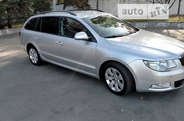 Універсал Skoda Superb 2012 в Дніпрі