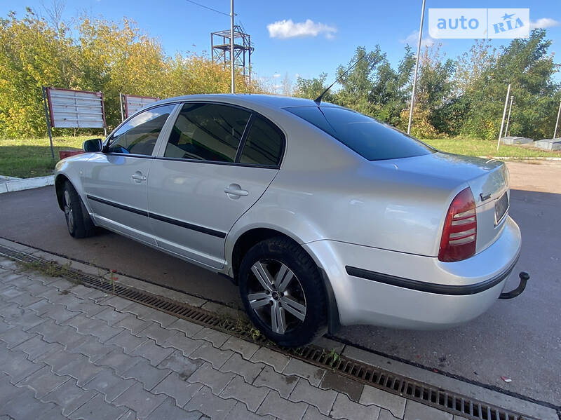 Ліфтбек Skoda Superb 2004 в Білопіллі