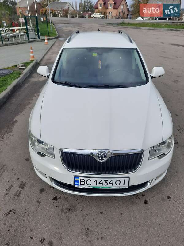 Универсал Skoda Superb 2011 в Городке