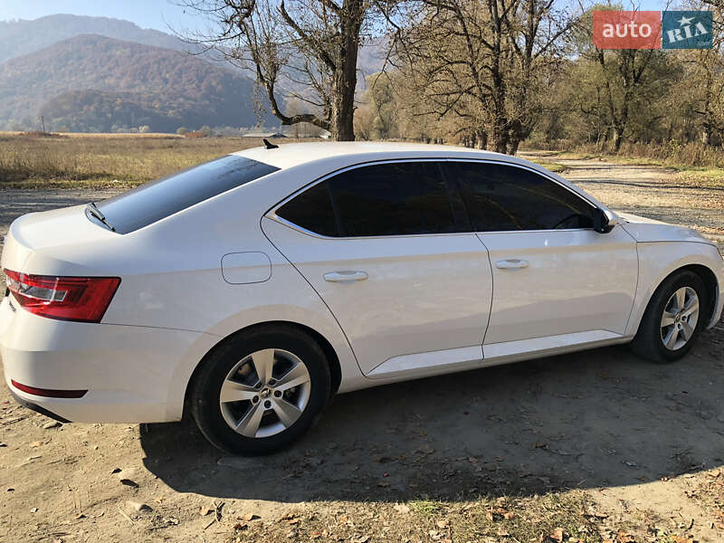 Лифтбек Skoda Superb 2016 в Хусте