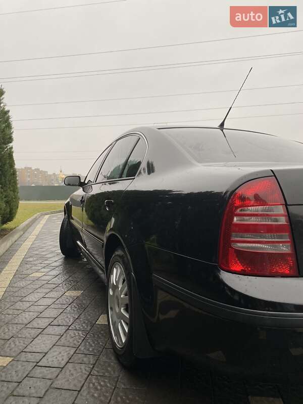 Лифтбек Skoda Superb 2006 в Ужгороде