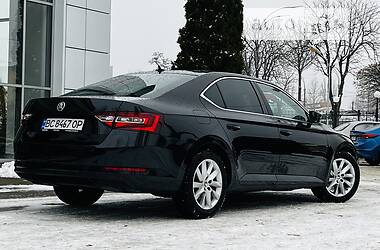 Лифтбек Skoda Superb 2016 в Киеве