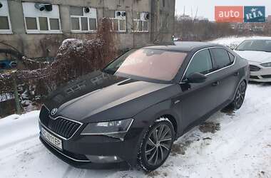 Лифтбек Skoda Superb 2016 в 