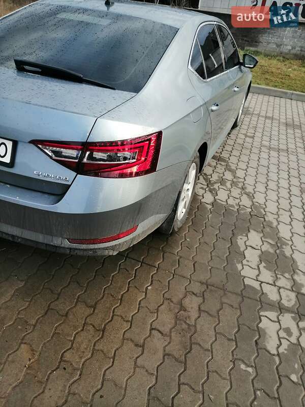 Лифтбек Skoda Superb 2017 в Ужгороде