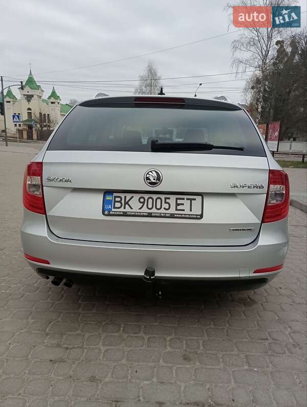 Универсал Skoda Superb 2013 в Остроге