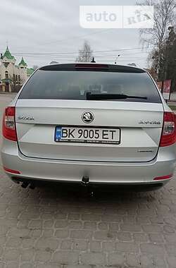 Універсал Skoda Superb 2013 в Острозі