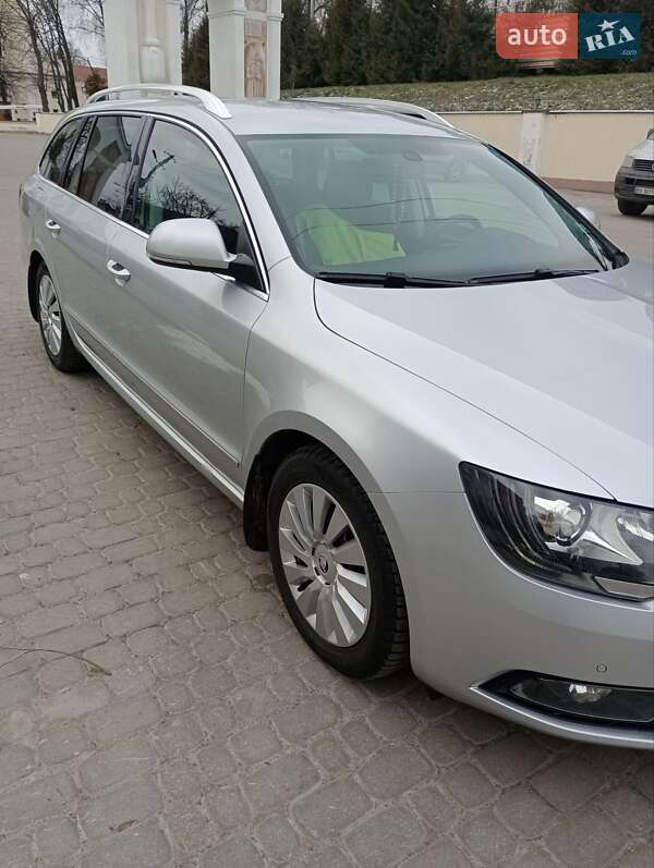 Универсал Skoda Superb 2013 в Остроге