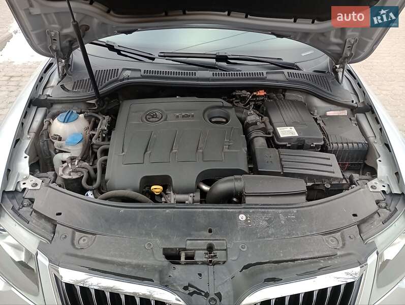 Универсал Skoda Superb 2013 в Остроге