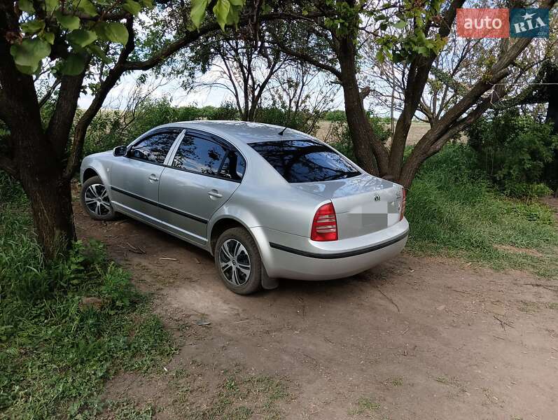 Ліфтбек Skoda Superb 2006 в Ружині