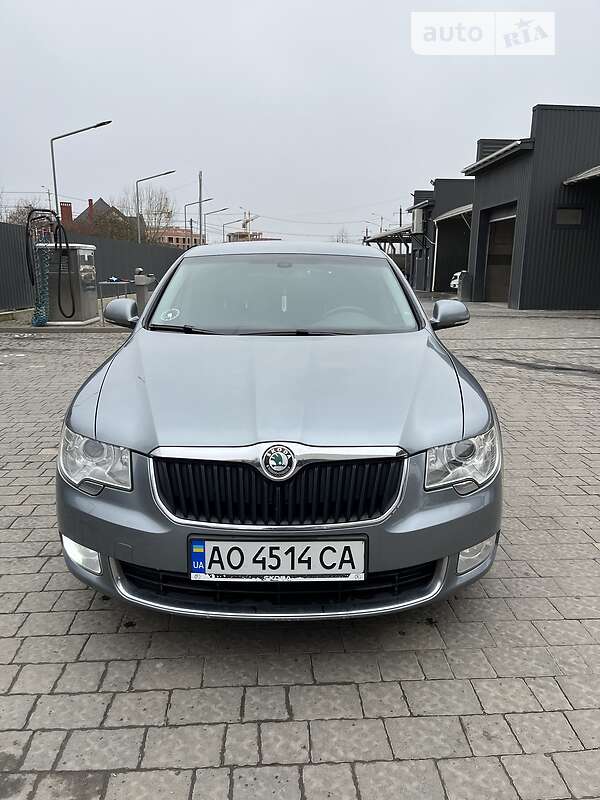 Ліфтбек Skoda Superb 2011 в Ужгороді