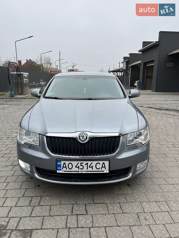 Лифтбек Skoda Superb 2011 в Ужгороде