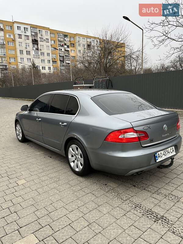 Лифтбек Skoda Superb 2011 в Ужгороде