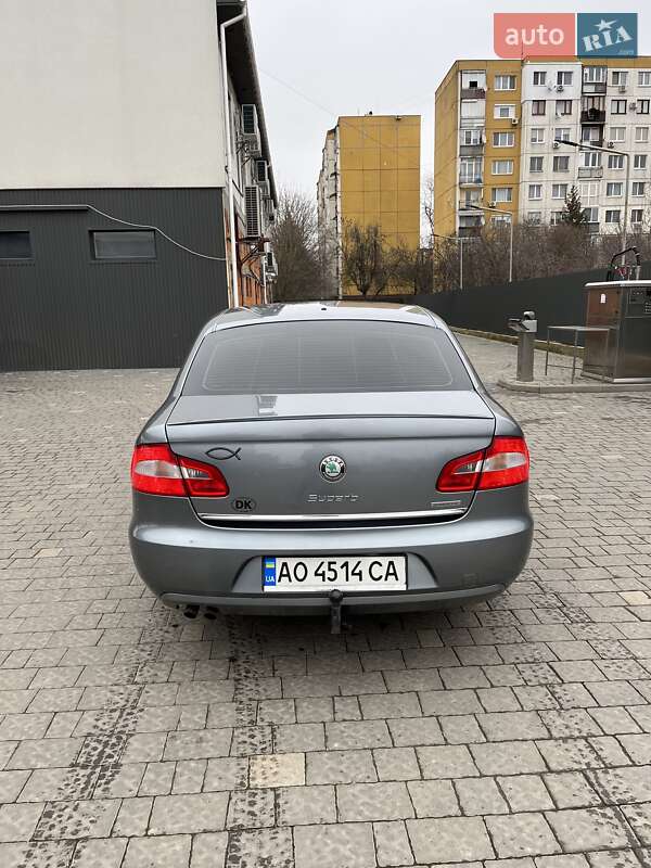 Лифтбек Skoda Superb 2011 в Ужгороде