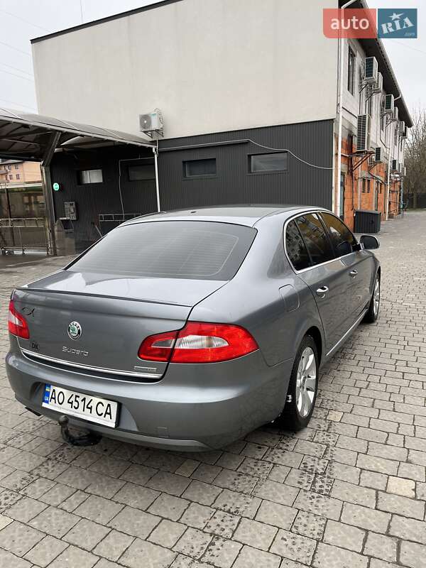 Лифтбек Skoda Superb 2011 в Ужгороде