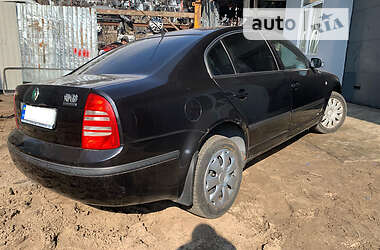 Лифтбек Skoda Superb 2004 в 