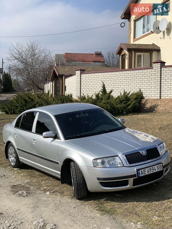 Лифтбек Skoda Superb 2002 в Днепре