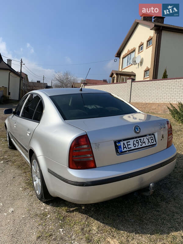 Лифтбек Skoda Superb 2002 в Днепре