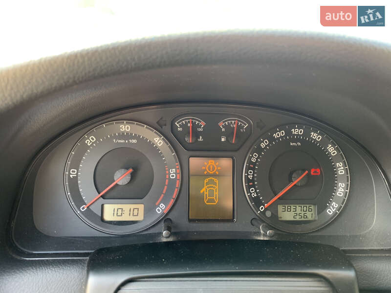 Лифтбек Skoda Superb 2002 в Днепре