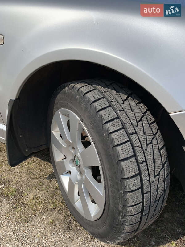 Лифтбек Skoda Superb 2002 в Днепре