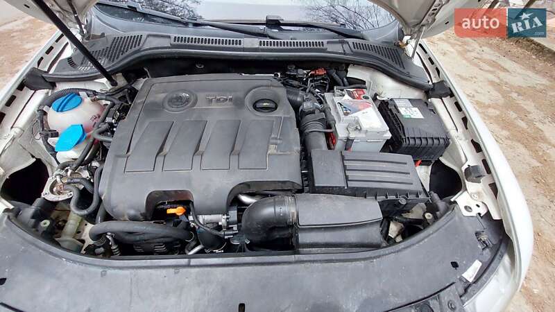 Лифтбек Skoda Superb 2012 в Рахове
