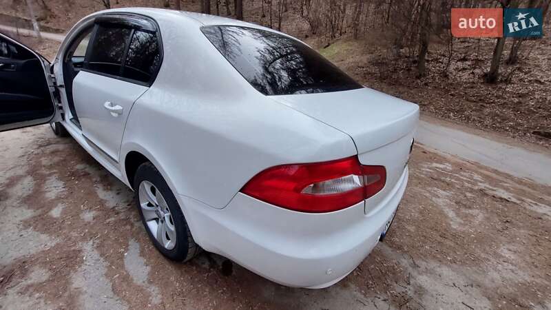 Лифтбек Skoda Superb 2012 в Рахове