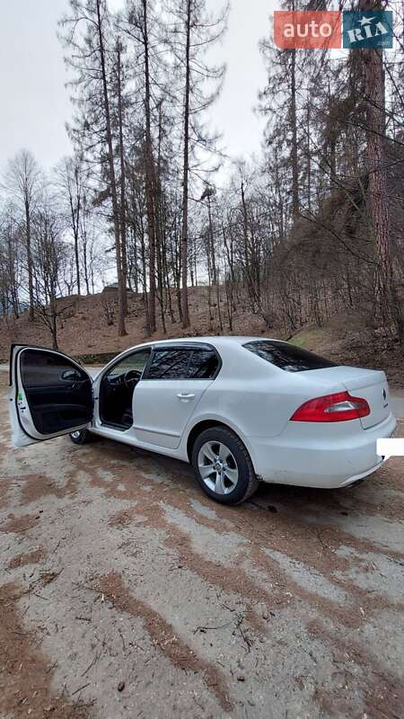 Лифтбек Skoda Superb 2012 в Рахове