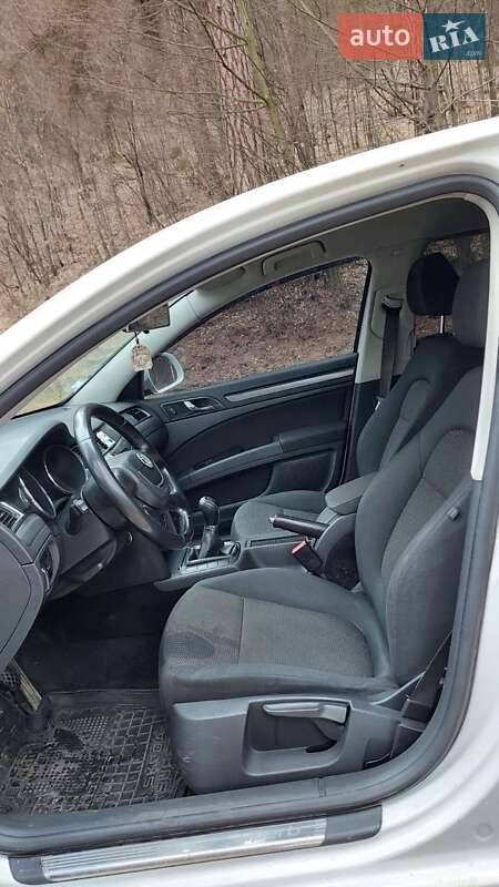Лифтбек Skoda Superb 2012 в Рахове