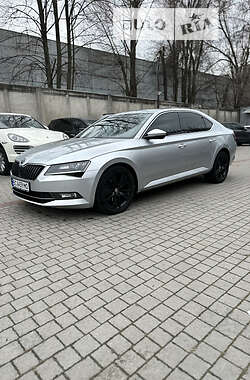 Лифтбек Skoda Superb 2016 в 