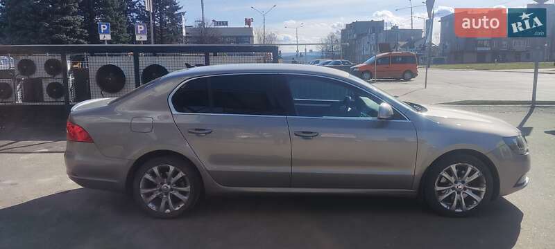 Лифтбек Skoda Superb 2013 в Дрогобыче