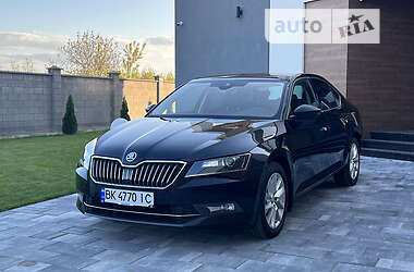 Лифтбек Skoda Superb 2018 в 