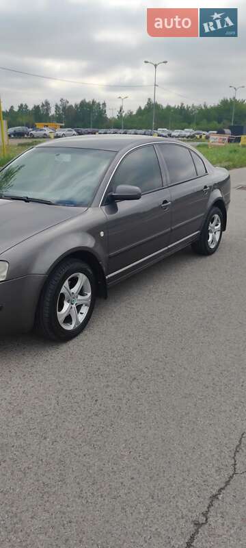 Ліфтбек Skoda Superb 2003 в Львові
